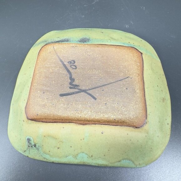 Vintage Hand Made Studio Art Pottery Dish Plate With Fish Pattern Green Signed - Picture 10 of 12